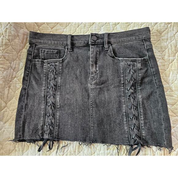 BLANK NYC MSTIQUE BLACK DENIM LACE UP MINI SKIRT FRAYED‎ DISTRESSED HEM SIZE 30 - Picture 2 of 5